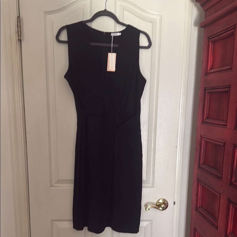 Chic Black Sleeveless Midi Dress